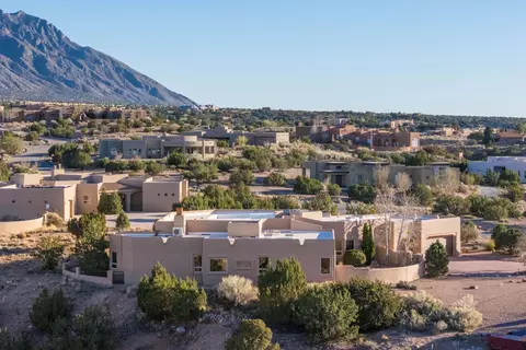 4 Meadows Pl, Placitas, NM 87043