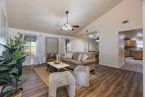 432 Stallion Rd SE, Rio Rancho, NM 87124