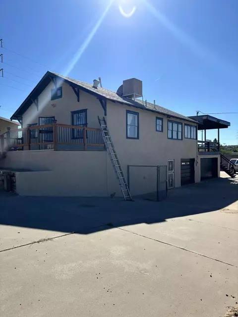 1928 Sunshine Ter SE, Albuquerque, NM 87106