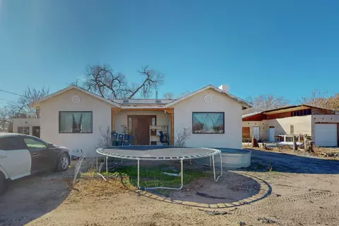847 Gatewood Ave SW, Albuquerque, NM 87105