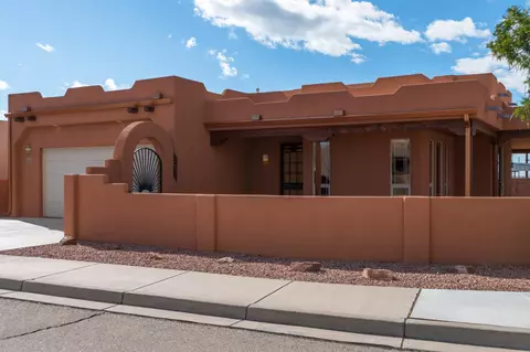 2203 Calle De Silverio SW, Los Lunas, NM 87031
