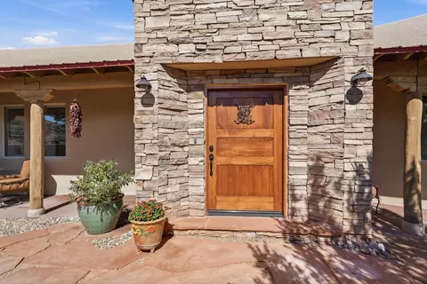 10 Las Brisas Ln, Placitas, NM 87043
