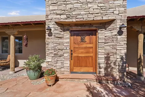 10 Las Brisas Ln, Placitas, NM 87043