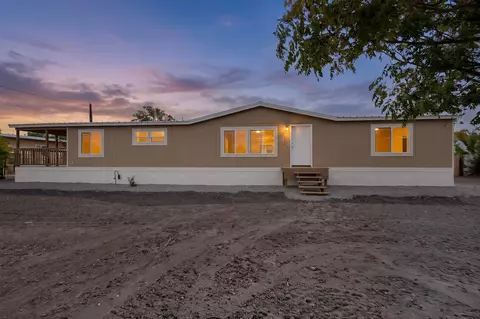 212 Clark Rd SW, Albuquerque, NM 87105