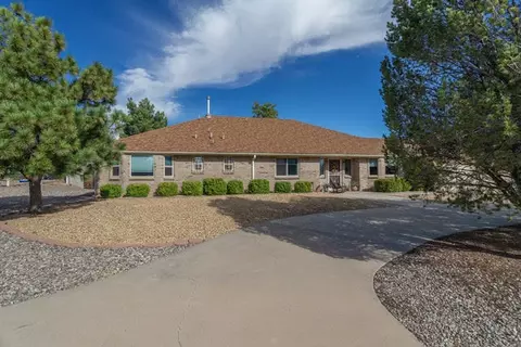 5003 Russell Dr NW, Albuquerque, NM 87114