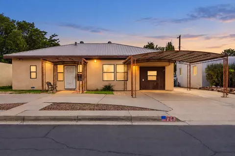 724 Arizona St SE, Albuquerque, NM 87108