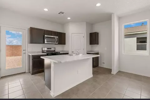 32 Camino Viejo, Los Lunas, NM 87031
