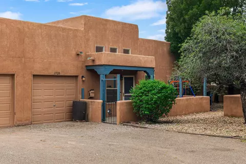 1720 Violetas Rd NW, Albuquerque, NM 87104