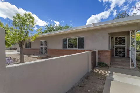 1621 Stanford Dr NE, Albuquerque, NM 87106