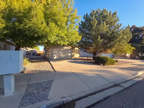 633 Autumn Meadows Dr NE, Rio Rancho, NM 87144