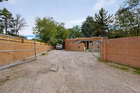 1330 Goff Blvd SW, Albuquerque, NM 87105