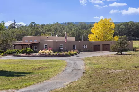 21 Alta Vista Rd, Tijeras, NM 87059