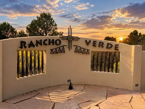 25 Los Pecos Loop, Tijeras, NM 87059