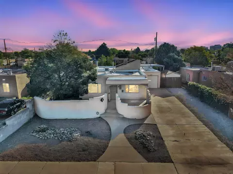 2430 Palomas Dr NE, Albuquerque, NM 87110