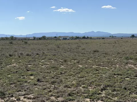 14 Willow Lake Road, Mcintosh, NM 87032