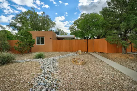 204 Monroe St NE, Albuquerque, NM 87108