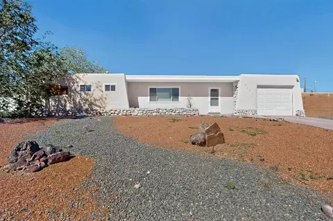 5723 Fairfax Dr NW, Albuquerque, NM 87114