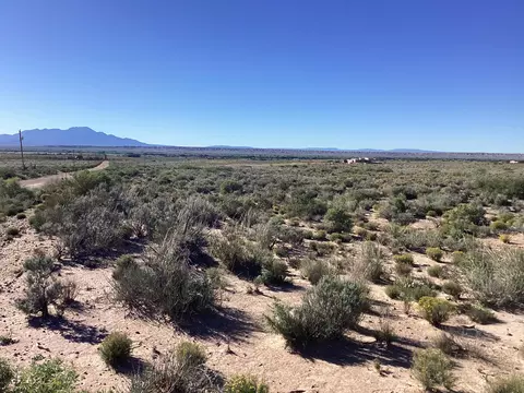 35 Torian Rd, Veguita, NM 87062