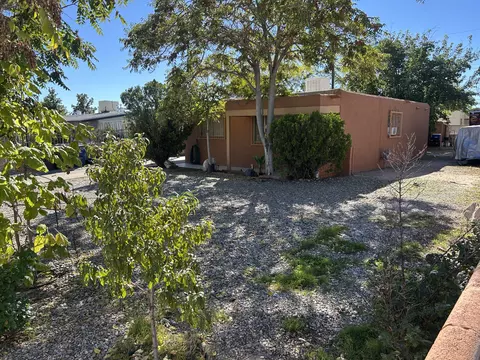 429 Merlida St SW, Albuquerque, NM 87121