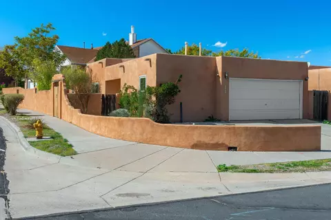5201 Valentino St NW, Albuquerque, NM 87120
