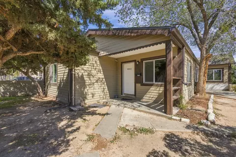 216 57th St NW, Albuquerque, NM 87105