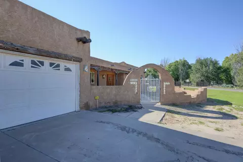 18 Omar Rd, Los Lunas, NM 87031