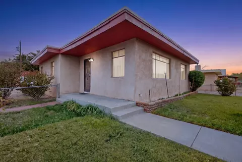 212 Vermont St NE, Albuquerque, NM 87108
