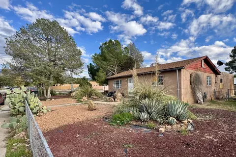 9612 Woodland Ave NE, Albuquerque, NM 87112