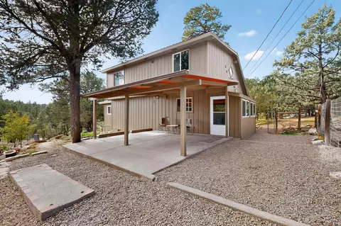16 Thunderbird Ln, Tijeras, NM 87059