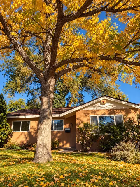 1522 Conchas St NE, Albuquerque, NM 87112