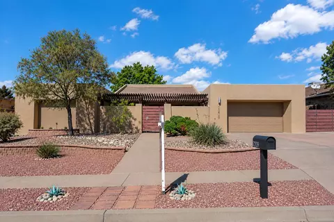 9209 Camino Cometa NE, Albuquerque, NM 87111