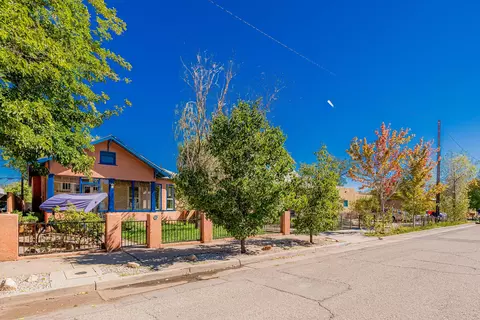 920 Forrester St NW, Albuquerque, NM 87102