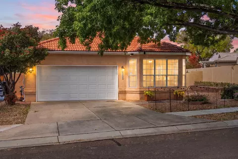 7509 Palomas Park Ave NE, Albuquerque, NM 87109
