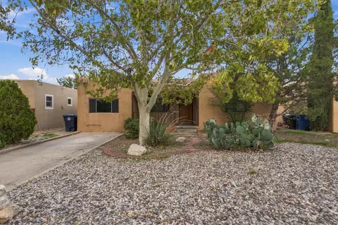 218 Quincy St NE, Albuquerque, NM 87108