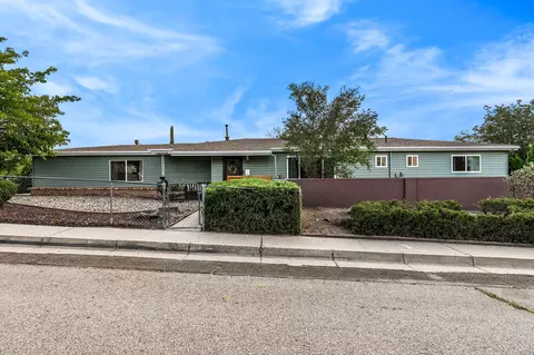 1701 Vassar Dr SE, Albuquerque, NM 87106