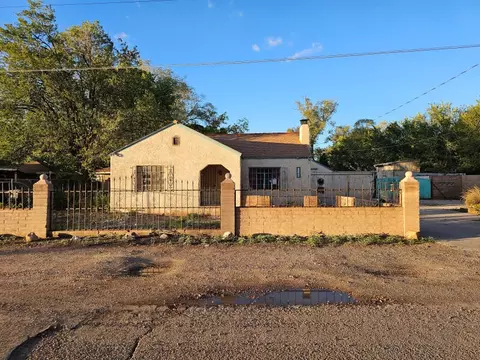1233 Montrose Pl SW, Albuquerque, NM 87105