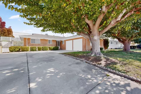 2120 Glorieta St NE, Albuquerque, NM 87112