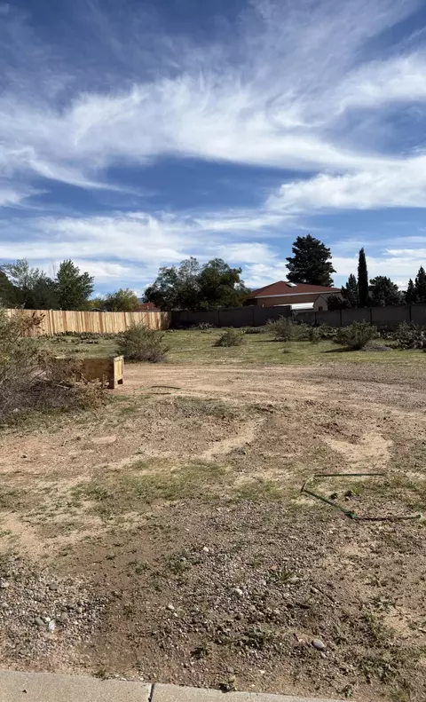 5204 Russell Dr NW, Albuquerque, NM 87114