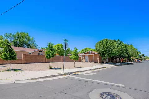 704 Pacific Ave SW, Albuquerque, NM 87102