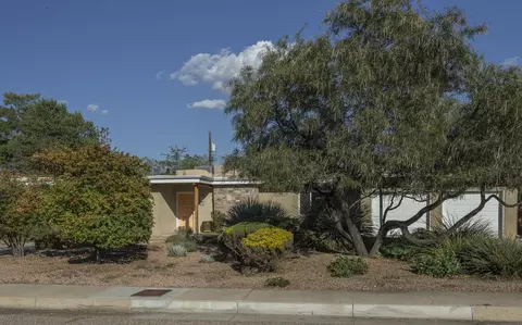 810 Parkland Cir SE, Albuquerque, NM 87108