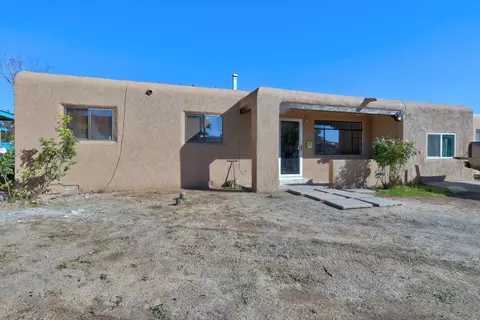 920 Arizona St SE, Albuquerque, NM 87108
