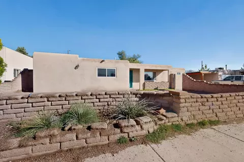 1413 Delamar Ave NW, Albuquerque, NM 87107