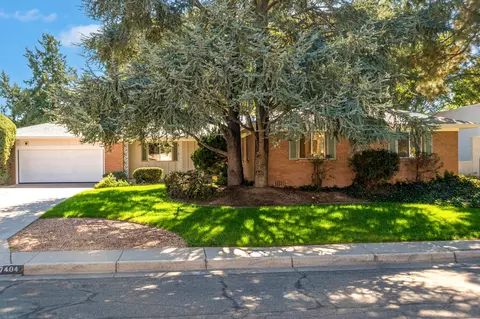 7404 Vista Del Arroyo Ave NE, Albuquerque, NM 87109