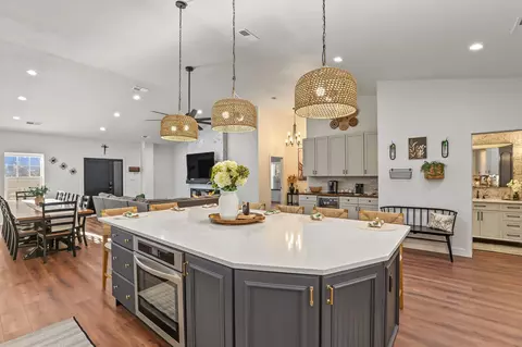 21 Pine Haven Rd, Tijeras, NM 87059