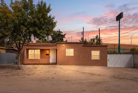 513 Mcknight Ave NW, Albuquerque, NM 87102