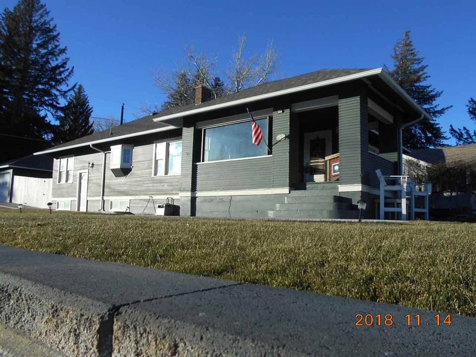  1305 W Walnut St, Rawlins, WY 82301 photo 1