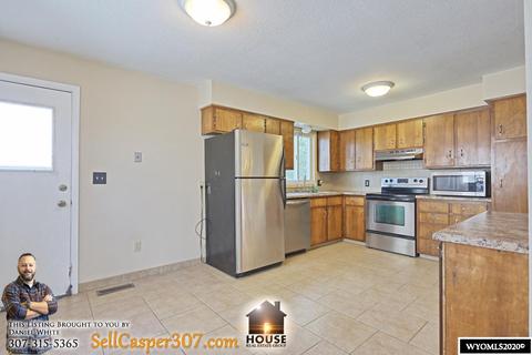 690 E 18th St, Casper, WY 82601 photo 6