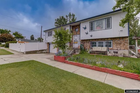 1075 E 18th St, Casper, WY 82601 photo 1