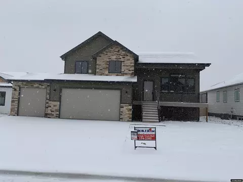 3732 Dancing Wolf Dr, Casper, WY 82604 photo 1