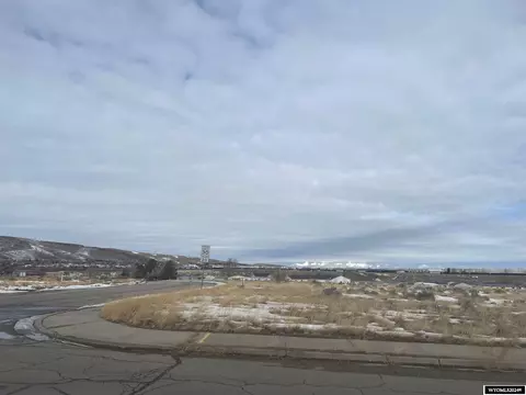 809 E State St, Rawlins, WY 82301 photo 1